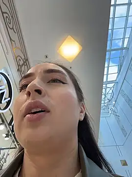 Snapshot of Holly_Play chatting on October 18, 2025, 10:05 am Holly Play online show from October 18, 2025, 10:05 am