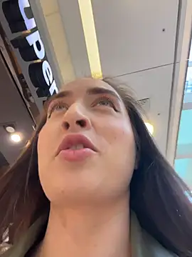 Snapshot of Holly_Play chatting on October 19, 2025, 10:05 am Holly Play online show from October 19, 2025, 10:05 am