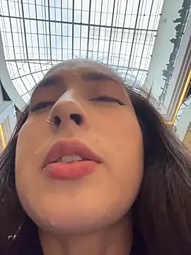 Snapshot of Holly_Play chatting on October 20, 2025, 1:11 pm Holly Play online show from October 20, 2025, 1:11 pm