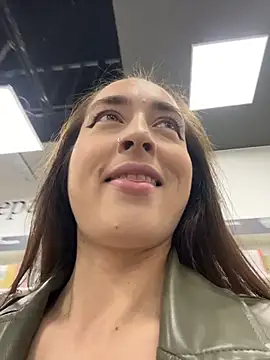 Snapshot of Holly_Play chatting on October 24, 2025, 10:11 am Holly Play online show from October 24, 2025, 10:11 am