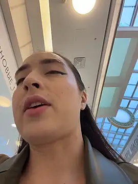 Snapshot of Holly_Play chatting on October 26, 2025, 10:10 am Holly Play online show from October 26, 2025, 10:10 am