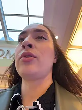 Snapshot of Holly_Play chatting on October 28, 2025, 9:13 am Holly Play online show from October 28, 2025, 9:13 am