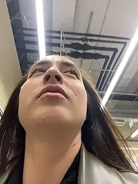 Snapshot of Holly_Play chatting on October 30, 2025, 9:11 am Holly Play online show from October 30, 2025, 9:11 am