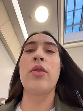 Snapshot of Holly_Play chatting on November 7, 2025, 12:05 pm Holly Play online show from November 7, 2025, 12:05 pm