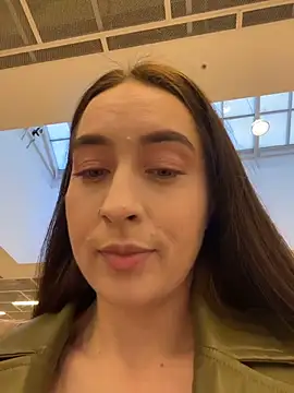 Snapshot of Holly_Play chatting on November 12, 2025, 12:05 pm Holly Play online show from November 12, 2025, 12:05 pm