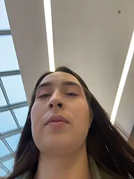 Snapshot of Holly_Play chatting on November 13, 2025, 9:19 am Holly Play online show from November 13, 2025, 9:19 am