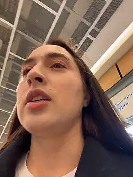 Snapshot of Holly_Play chatting on November 17, 2025, 12:11 pm Holly Play online show from November 17, 2025, 12:11 pm