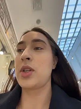 Snapshot of Holly_Play chatting on November 19, 2025, 12:05 pm Holly Play online show from November 19, 2025, 12:05 pm