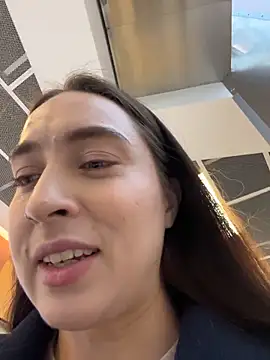 Snapshot of Holly_Play chatting on November 24, 2025, 12:05 pm Holly Play online show from November 24, 2025, 12:05 pm