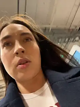 Snapshot of Holly_Play chatting on November 28, 2025, 12:08 pm Holly Play online show from November 28, 2025, 12:08 pm