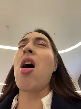 Snapshot of Holly_Play chatting on November 29, 2025, 7:11 am Holly Play online show from November 29, 2025, 7:11 am