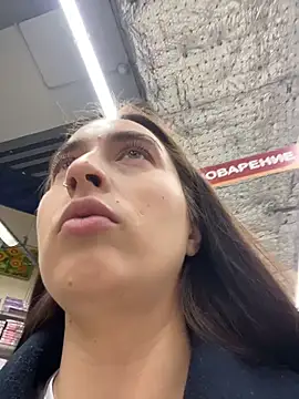 Snapshot of Holly_Play chatting on December 1, 2025, 12:10 pm Holly Play online show from December 1, 2025, 12:10 pm