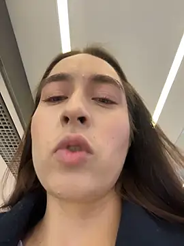 Snapshot of Holly_Play chatting on December 3, 2025, 11:08 am Holly Play online show from December 3, 2025, 11:08 am