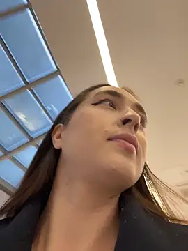 Snapshot of Holly_Play chatting on December 15, 2025, 12:09 pm Holly Play online show from December 15, 2025, 12:09 pm