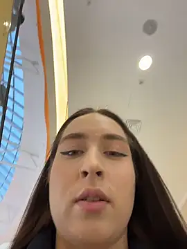 Snapshot of Holly_Play chatting on December 17, 2025, 12:11 pm Holly Play online show from December 17, 2025, 12:11 pm