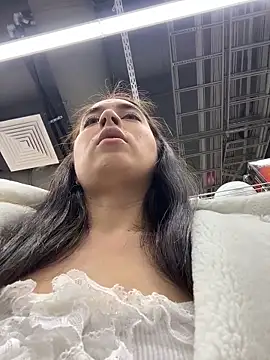 Snapshot of Holly_Play chatting on February 27, 2026, 12:05 pm Holly Play online show from February 27, 2026, 12:05 pm