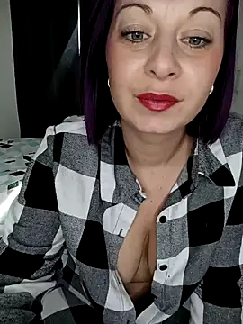 Snapshot of Chaudesquirt chatting on February 5, 2025, 1:11 pm Chaudesquirt online show from February 5, 2025, 1:11 pm