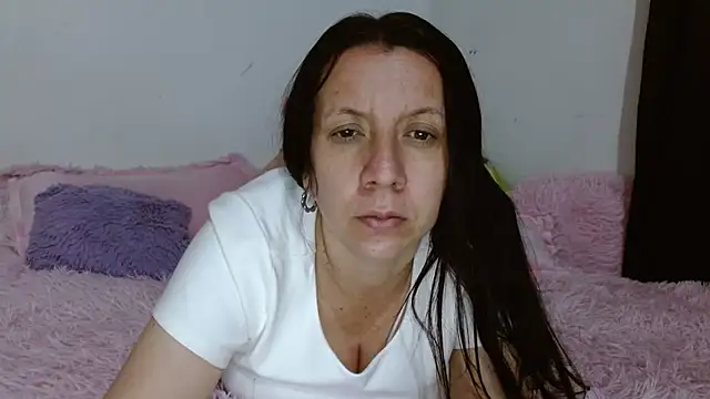 Snapshot of milfevha chatting on December 10, 2024, 1:43 am milfevha online show from December 10, 2024, 1:43 am