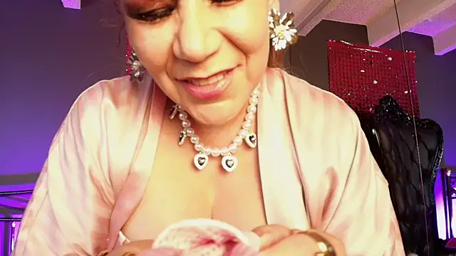 MelaniaKnauss online show from December 2, 2025, 9:32 pm