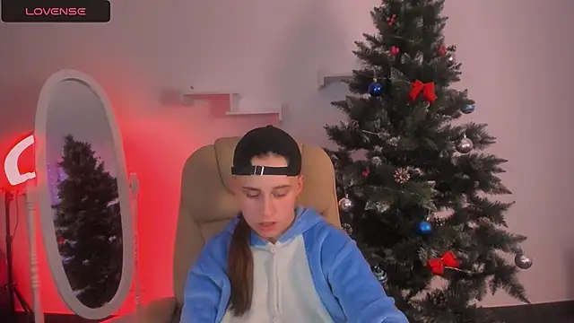 Snapshot of Dolly__Queen_ chatting on December 8, 2024, 11:19 pm Dolly Queen online show from December 8, 2024, 11:19 pm