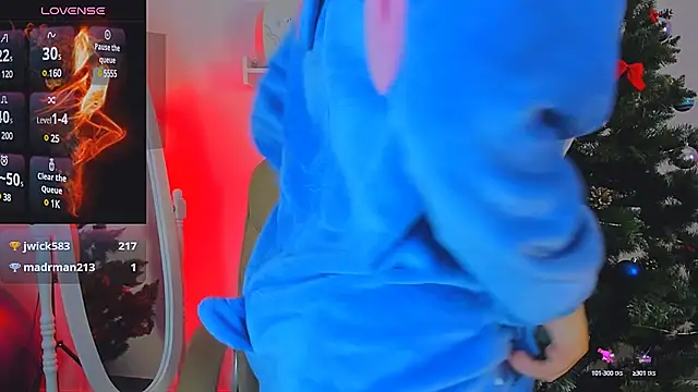 Snapshot of Dolly__Queen_ chatting on December 13, 2024, 2:32 am Dolly Queen online show from December 13, 2024, 2:32 am