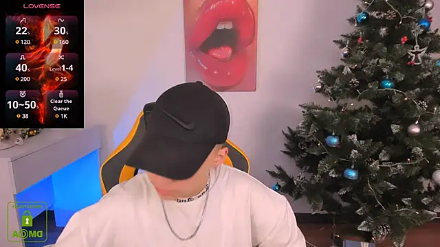 Snapshot of Dolly__Queen_ chatting on December 20, 2024, 8:34 pm Dolly Queen online show from December 20, 2024, 8:34 pm