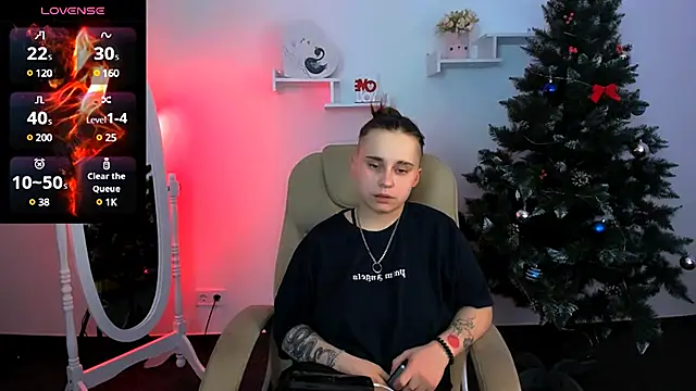 Snapshot of Dolly__Queen_ chatting on January 13, 2025, 2:28 am Dolly Queen online show from January 13, 2025, 2:28 am