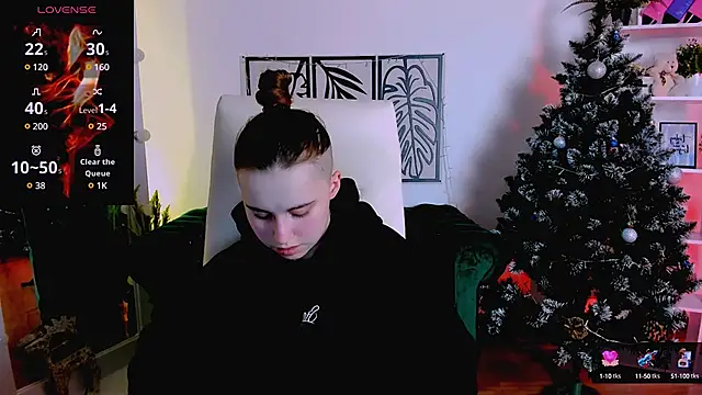 Snapshot of Dolly__Queen_ chatting on January 13, 2025, 11:17 pm Dolly Queen online show from January 13, 2025, 11:17 pm