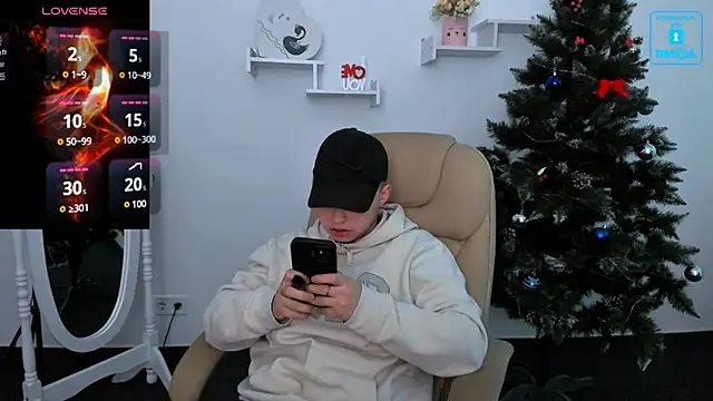 Snapshot of Dolly__Queen_ chatting on January 19, 2025, 9:23 pm Dolly Queen online show from January 19, 2025, 9:23 pm