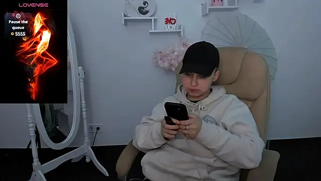 Snapshot of Dolly__Queen_ chatting on January 20, 2025, 11:54 pm Dolly Queen online show from January 20, 2025, 11:54 pm