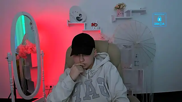 Snapshot of Dolly__Queen_ chatting on January 23, 2025, 8:13 pm Dolly Queen online show from January 23, 2025, 8:13 pm