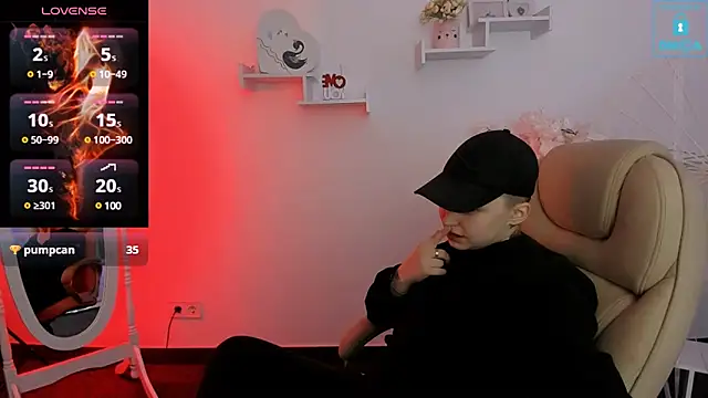 Snapshot of Dolly__Queen_ chatting on February 7, 2025, 11:55 pm Dolly Queen online show from February 7, 2025, 11:55 pm