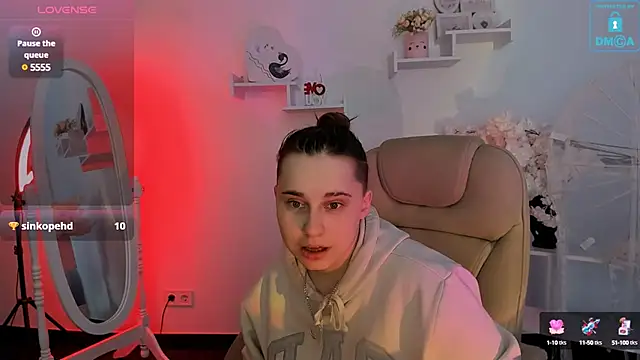 Snapshot of Dolly__Queen_ chatting on February 8, 2025, 11:34 pm Dolly Queen online show from February 8, 2025, 11:34 pm