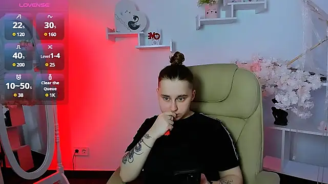 Snapshot of Dolly__Queen_ chatting on February 17, 2025, 8:58 pm Dolly Queen online show from February 17, 2025, 8:58 pm