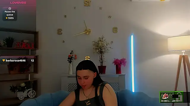 Snapshot of Dolly__Queen_ chatting on February 22, 2025, 1:00 am Dolly Queen online show from February 22, 2025, 1:00 am