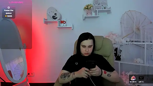 Snapshot of Dolly__Queen_ chatting on March 7, 2025, 8:22 pm Dolly Queen online show from March 7, 2025, 8:22 pm