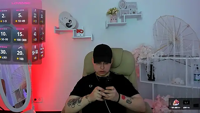 Snapshot of Dolly__Queen_ chatting on March 8, 2025, 9:51 pm Dolly Queen online show from March 8, 2025, 9:51 pm