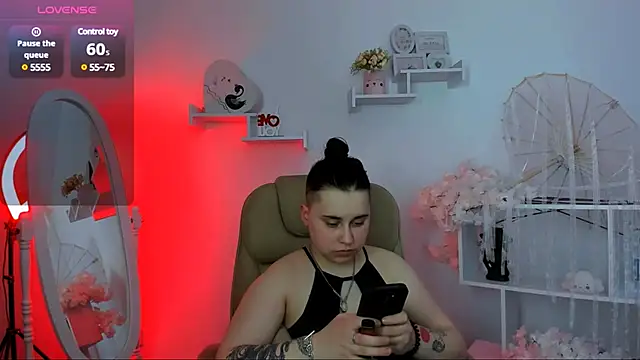 Snapshot of Dolly__Queen_ chatting on March 12, 2025, 12:10 am Dolly Queen online show from March 12, 2025, 12:10 am