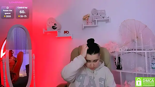 Snapshot of Dolly__Queen_ chatting on March 12, 2025, 11:12 pm Dolly Queen online show from March 12, 2025, 11:12 pm