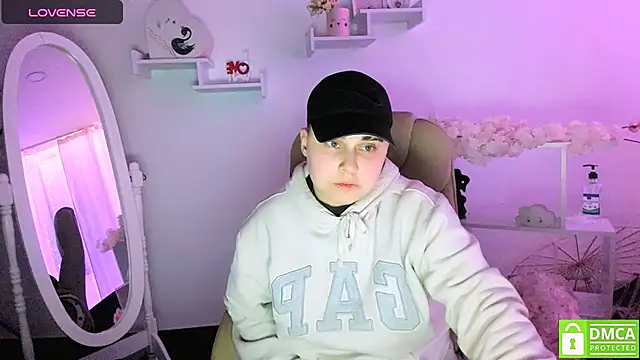 Snapshot of Dolly__Queen_ chatting on March 15, 2025, 9:05 pm Dolly Queen online show from March 15, 2025, 9:05 pm