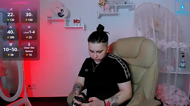 Snapshot of Dolly__Queen_ chatting on March 19, 2025, 12:26 am Dolly Queen online show from March 19, 2025, 12:26 am