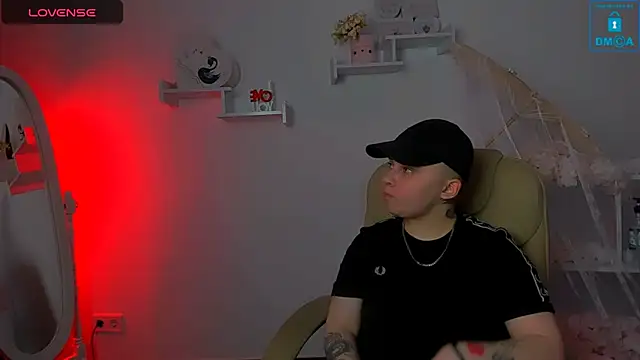 Snapshot of Dolly__Queen_ chatting on March 22, 2025, 1:00 am Dolly Queen online show from March 22, 2025, 1:00 am