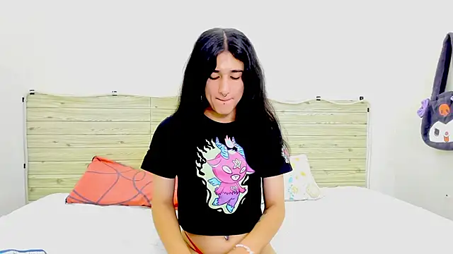 Snapshot of Evil_Queen13 chatting on February 10, 2026, 8:46 pm Evil Queen13 online show from February 10, 2026, 8:46 pm