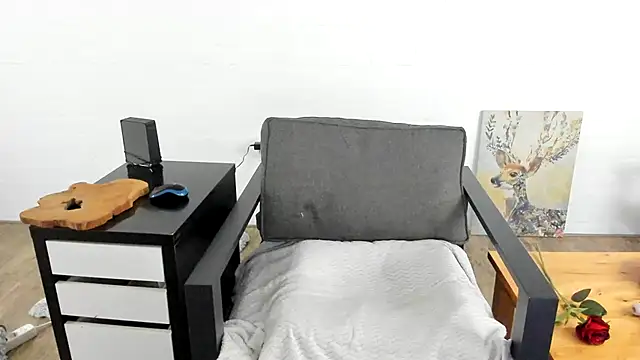 MendiPetite online show from February 21, 2025, 10:07 am