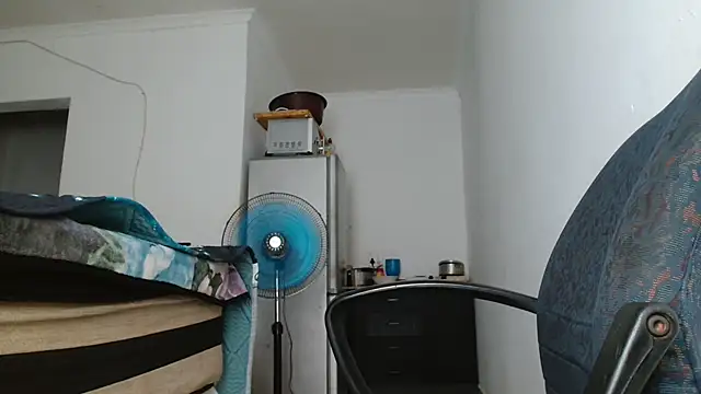 Hugetittiesxx2 online show from April 13, 2026, 4:18 am