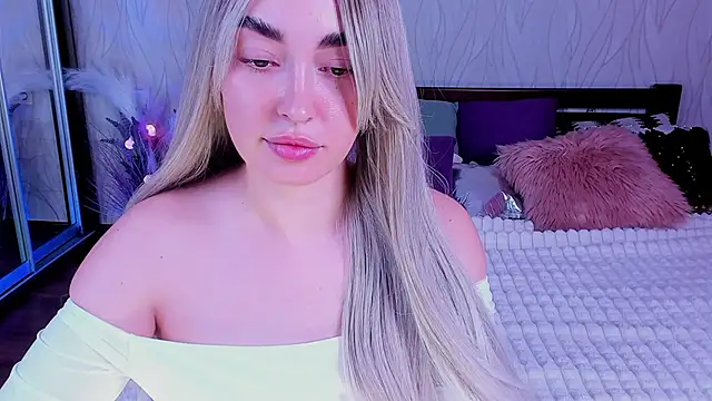 Snapshot of Miss_Elia chatting on December 21, 2024, 8:21 pm Miss Elia online show from December 21, 2024, 8:21 pm