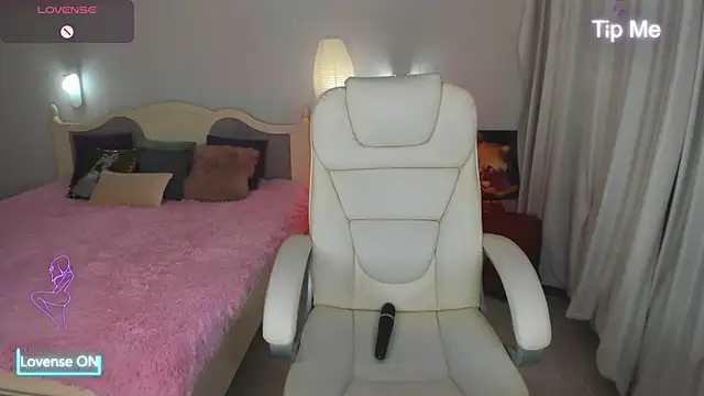 Snapshot of Miss_Elia chatting on February 13, 2025, 5:22 pm Miss Elia online show from February 13, 2025, 5:22 pm