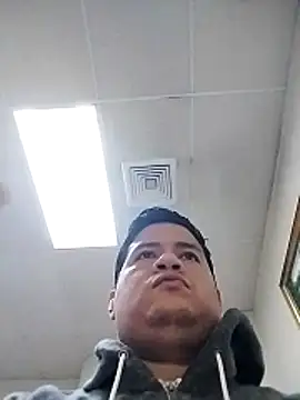 Snapshot of Whiper2024 chatting on February 4, 2026, 2:56 pm Whiper2024 online show from February 4, 2026, 2:56 pm