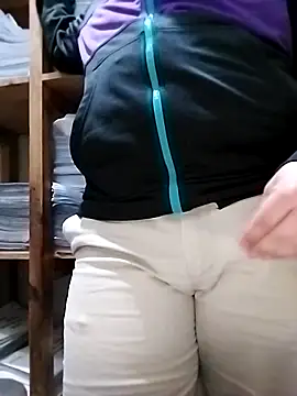 Snapshot of Whiper2024 chatting on February 13, 2026, 6:26 pm Whiper2024 online show from February 13, 2026, 6:26 pm