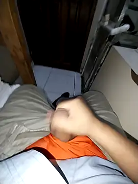 Snapshot of Whiper2024 chatting on February 16, 2026, 6:26 pm Whiper2024 online show from February 16, 2026, 6:26 pm